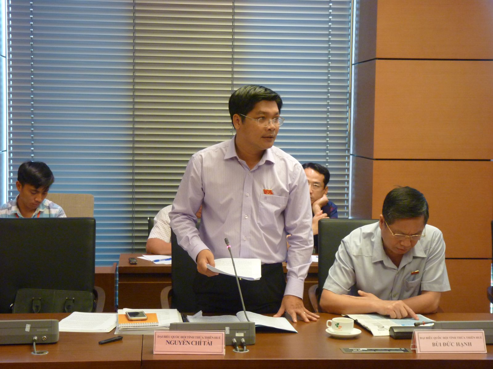 Đại biểu Nguyễn Chí Tài phát biểu thảo luận tại tổ
