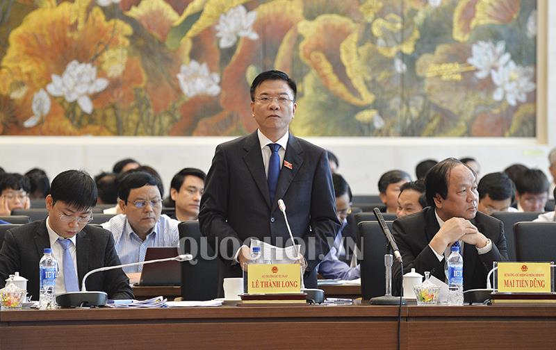 Bộ trưởng Bộ Tư pháp Lê Thành Long trả lời chất vấn tại Phiên họp