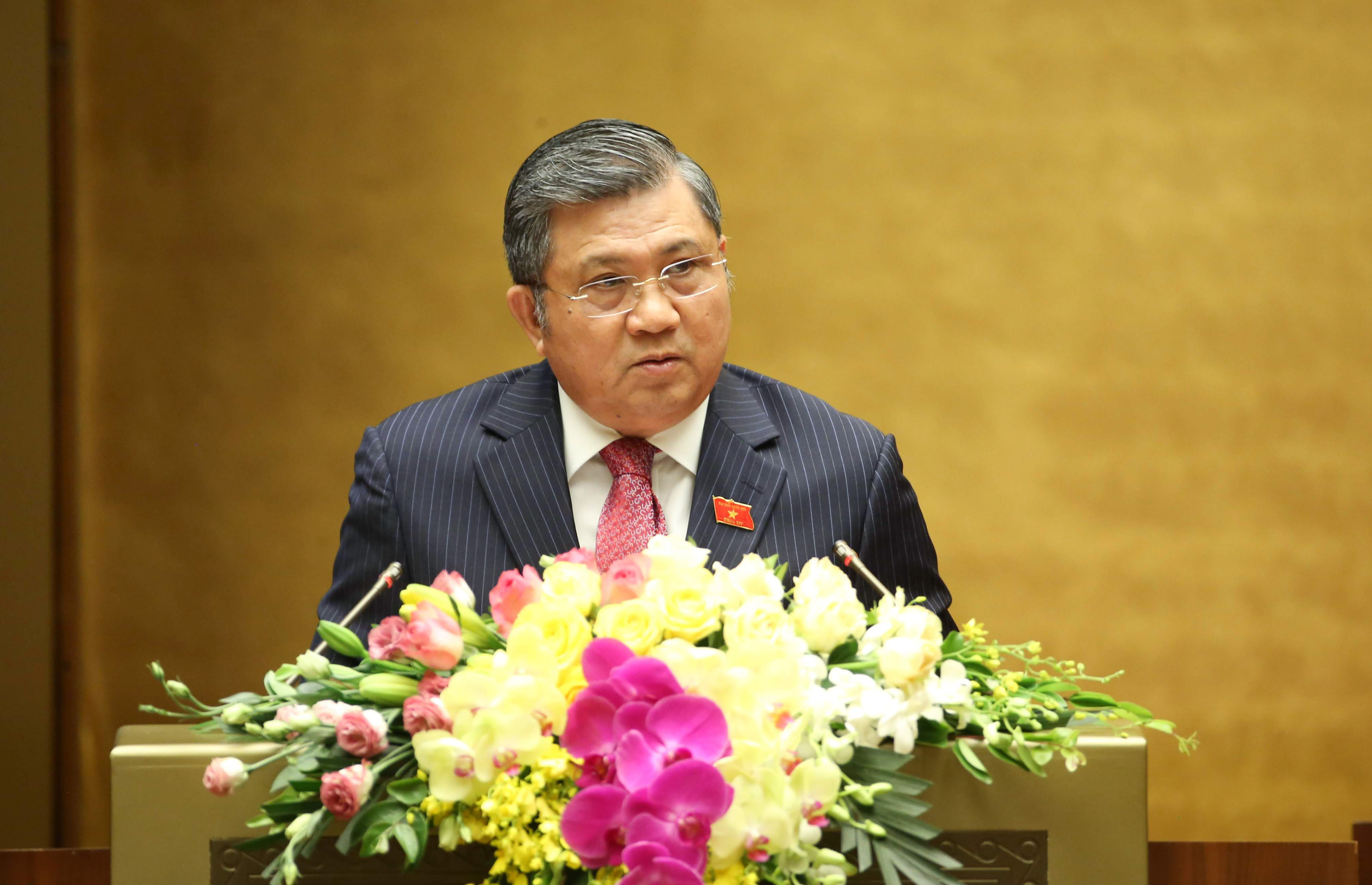  Chủ nhiệm Ủy ban Đối ngoại của Quốc hội Nguyễn Văn Giàu trình bày Báo cáo thẩm tra về việc phê chuẩn Hiệp định thương mại tự do giữa CHXHCN Việt Nam và Liên minh Châu Âu.