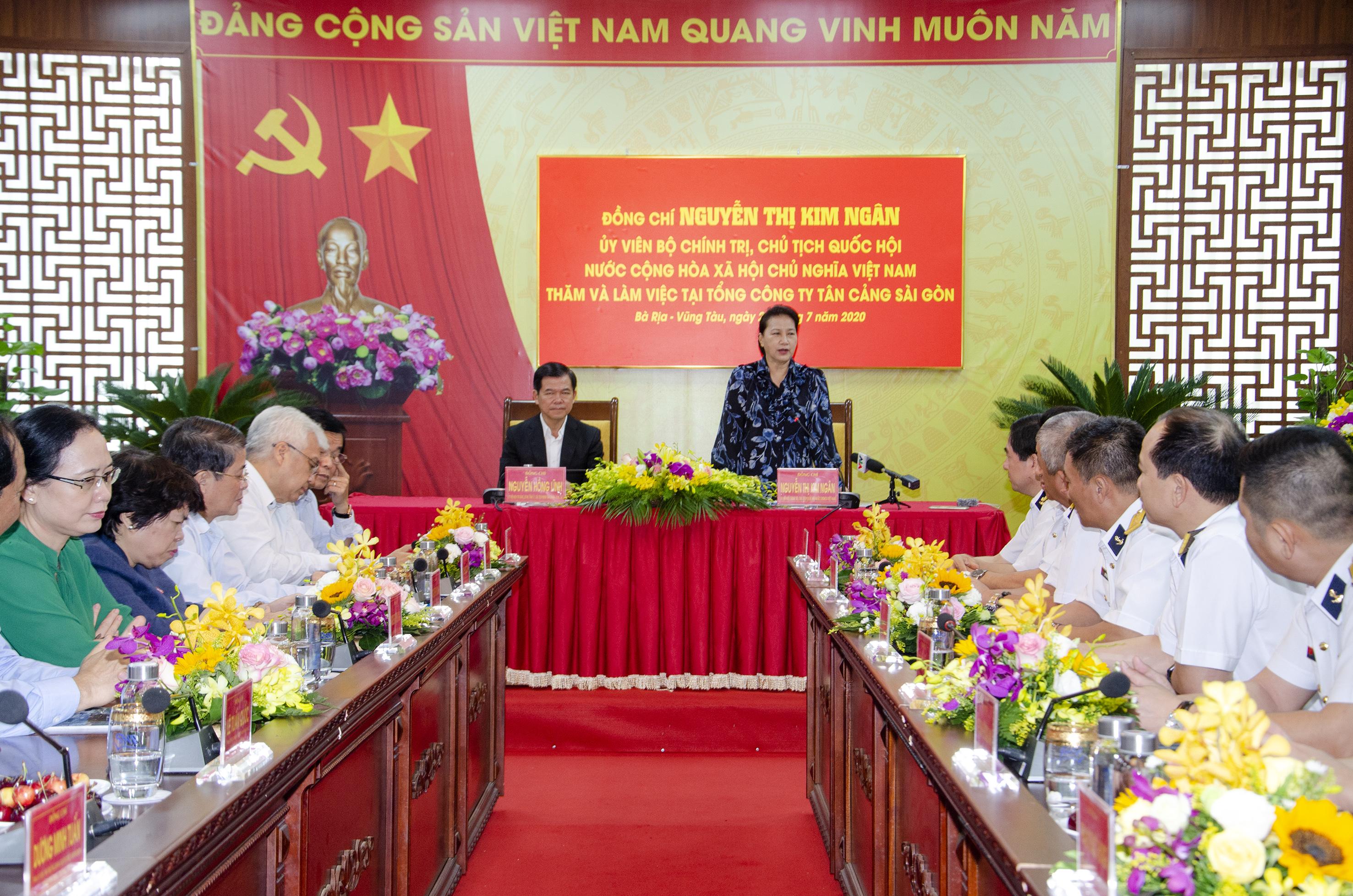 Chủ tịch Quốc hội Nguyễn Thị Kim Ngân phát biểu tại buổi làm việc với Tổng Công ty Tân Cảng Sài Gòn