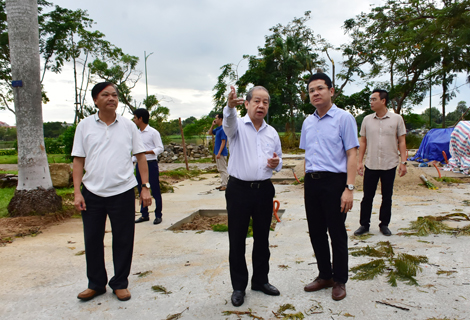 Chủ tịch UBND tỉnh Phan Ngọc Thọ UBND thành phố Huế sớm khắc phục tình trạng cây xanh bị đổ gãy