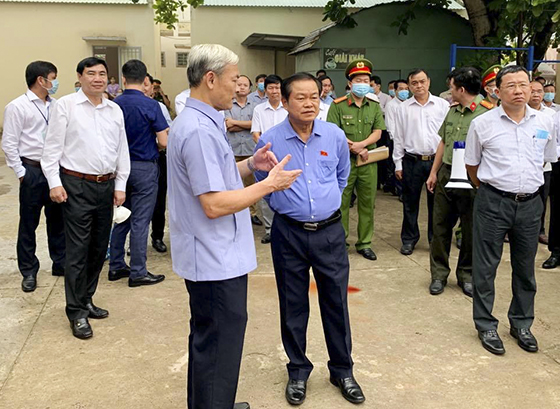 Đại tướng Đỗ Bá Tỵ - Phó Phủ tịch Quốc hội kiểm tra công tác chuẩn bị bầu cử tại thành phố Biên Hoà