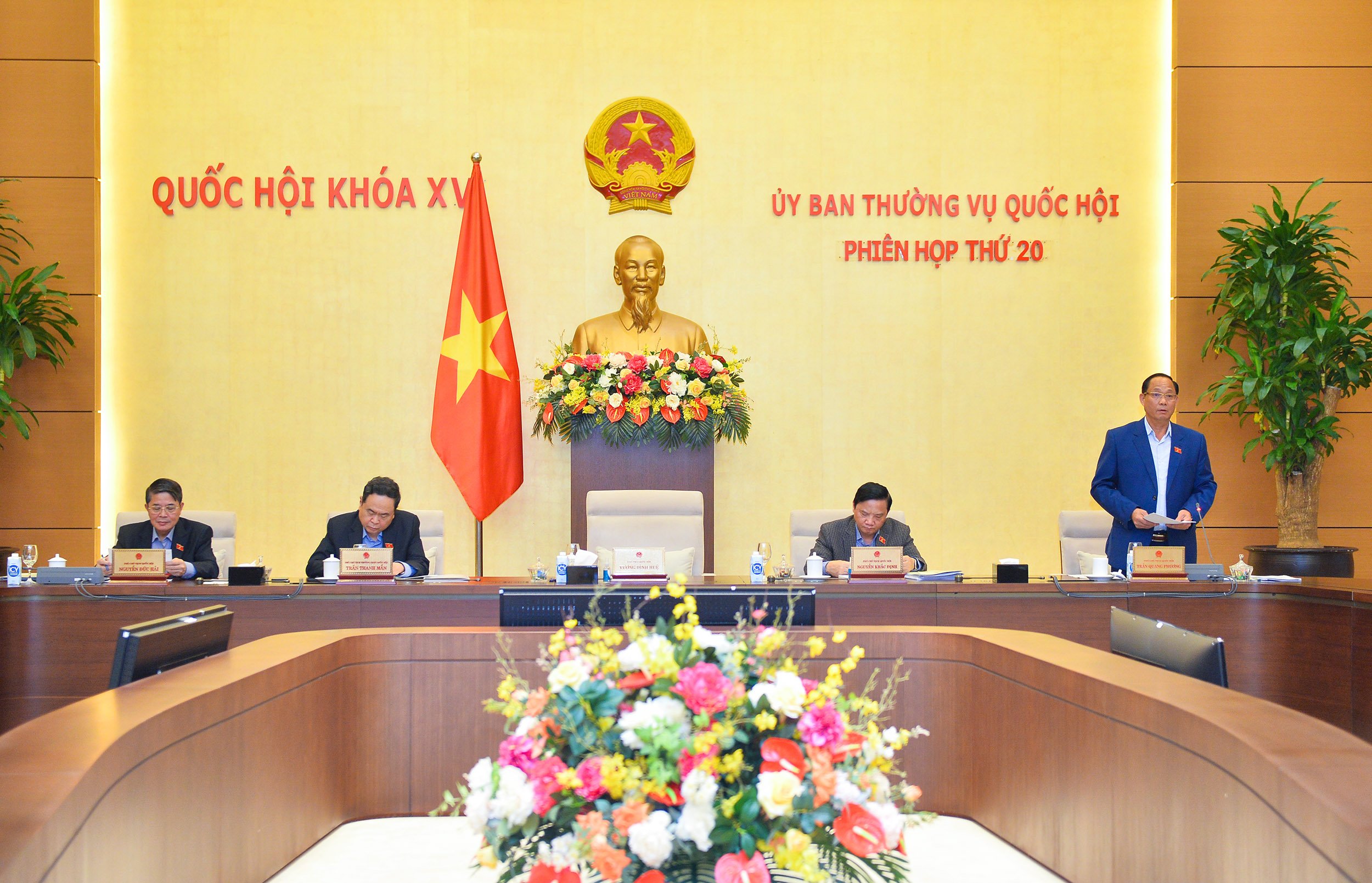 Thượng tướng Trần Quang Phương - Phó Chủ tịch Quốc hội điều hành nội dung Phiên họp