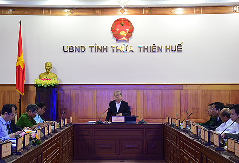 Phó bí thư Tỉnh ủy, Chủ tịch UBND tỉnh, Trưởng đoàn đại biểu Quốc hội tỉnh Phan Ngọc Thọ phát biểu chỉ đạo tại buổi họp