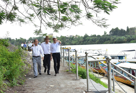 Chủ tịch UBND tỉnh Phan Ngọc Thọ khảo sát tại khu vực chùa Thiên Mụ