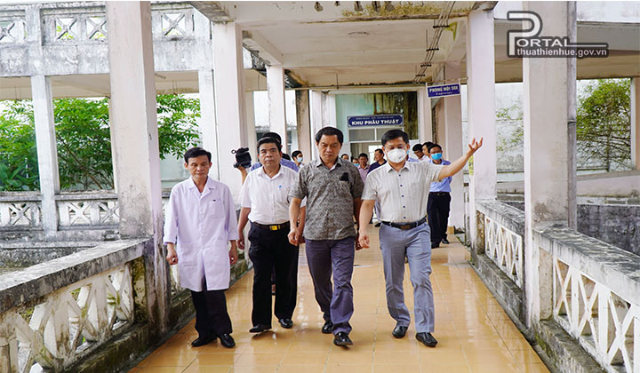 UVTV Tỉnh ủy - Phó Chủ tịch UBND tỉnh Nguyễn Thanh Bình kiểm tra cơ sở vật chất tại Trung tâm y tế Phú Lộc, cơ sở Chân Mây
