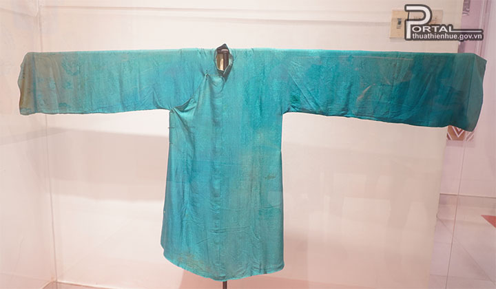Trang phục triều Nguyễn trưng bày tại triển lãm