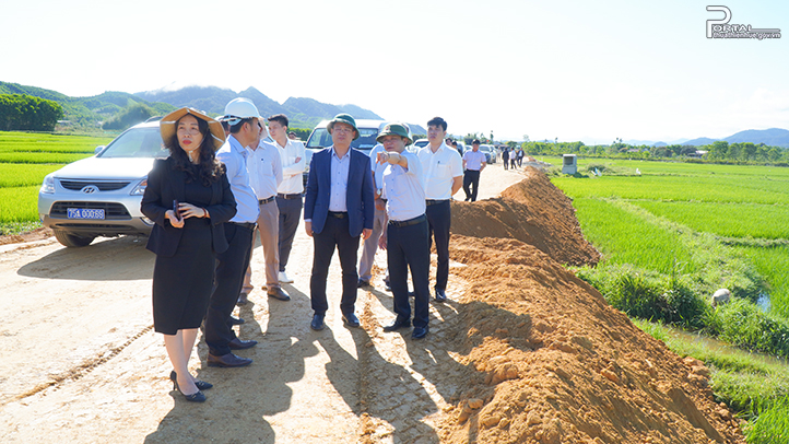 Phó Chủ tịch Thường trực UBND tỉnh Nguyễn Thanh Bình kiểm tra việc triển khai thực hiện các chương trình MTQG tại huyện A Lưới