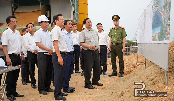 Thủ tướng khảo sát dự án thi công đường Nguyễn Hoàng và cầu mới vượt sông Hương